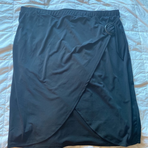 Dex 2X Ladies Skirt - Picture 2 of 4